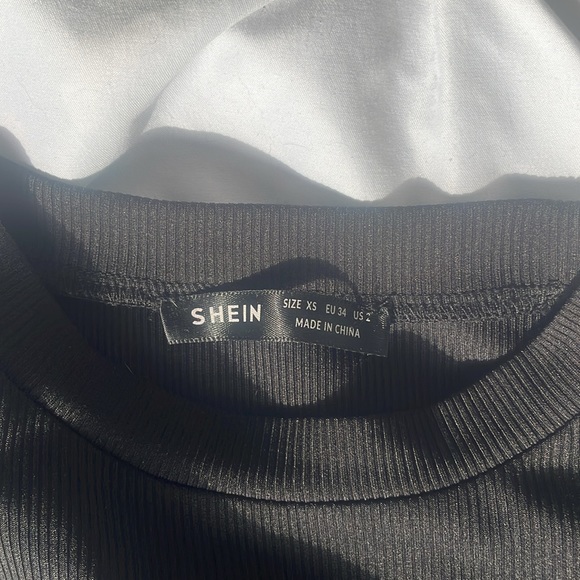 Shein black crop top like new - Picture 2 of 2